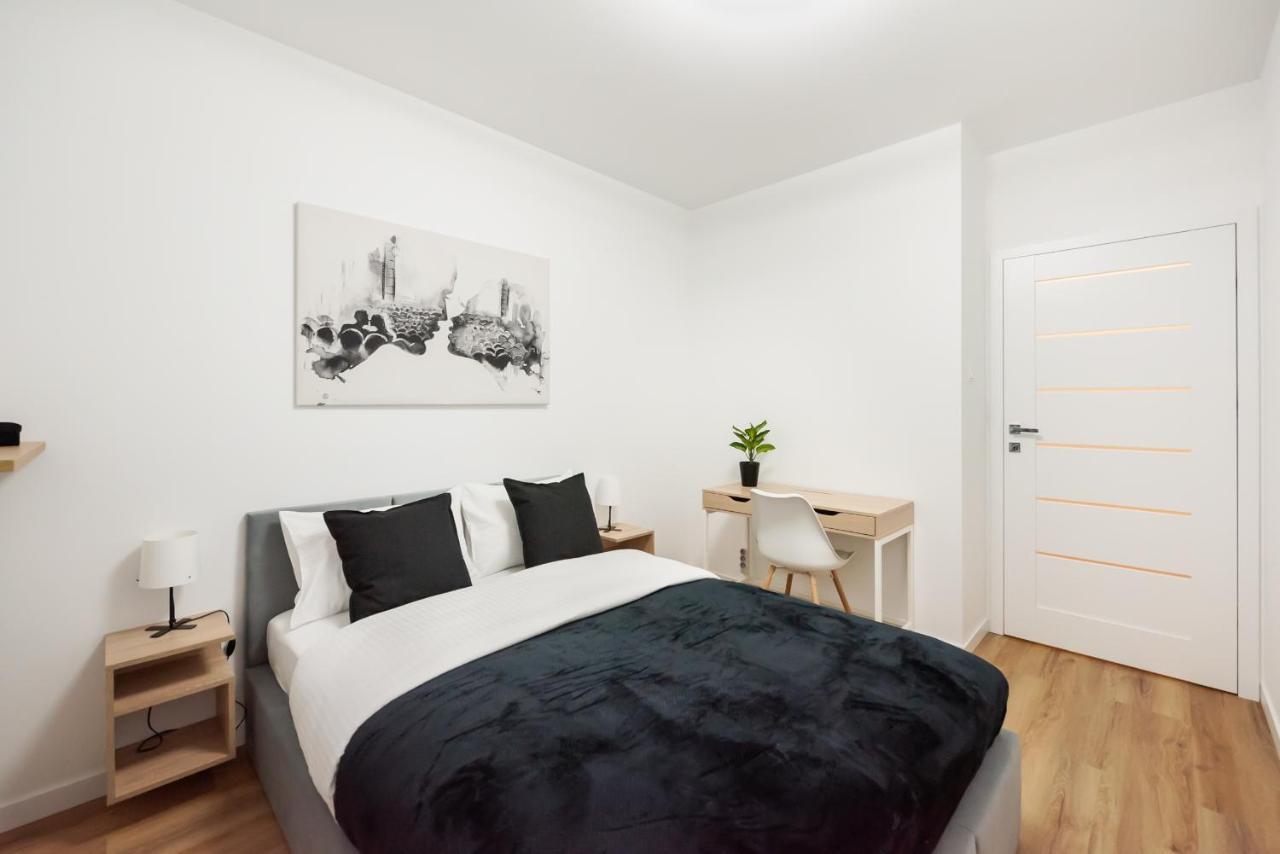 Bliska Wola Navy Blue Business Apartament